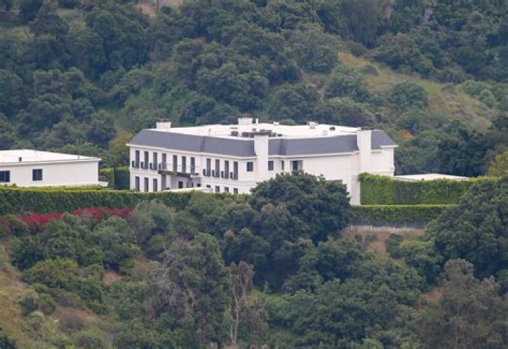 Where Does Ben Affleck Live: Exploring the Luxurious Life of the Hollywood Icon